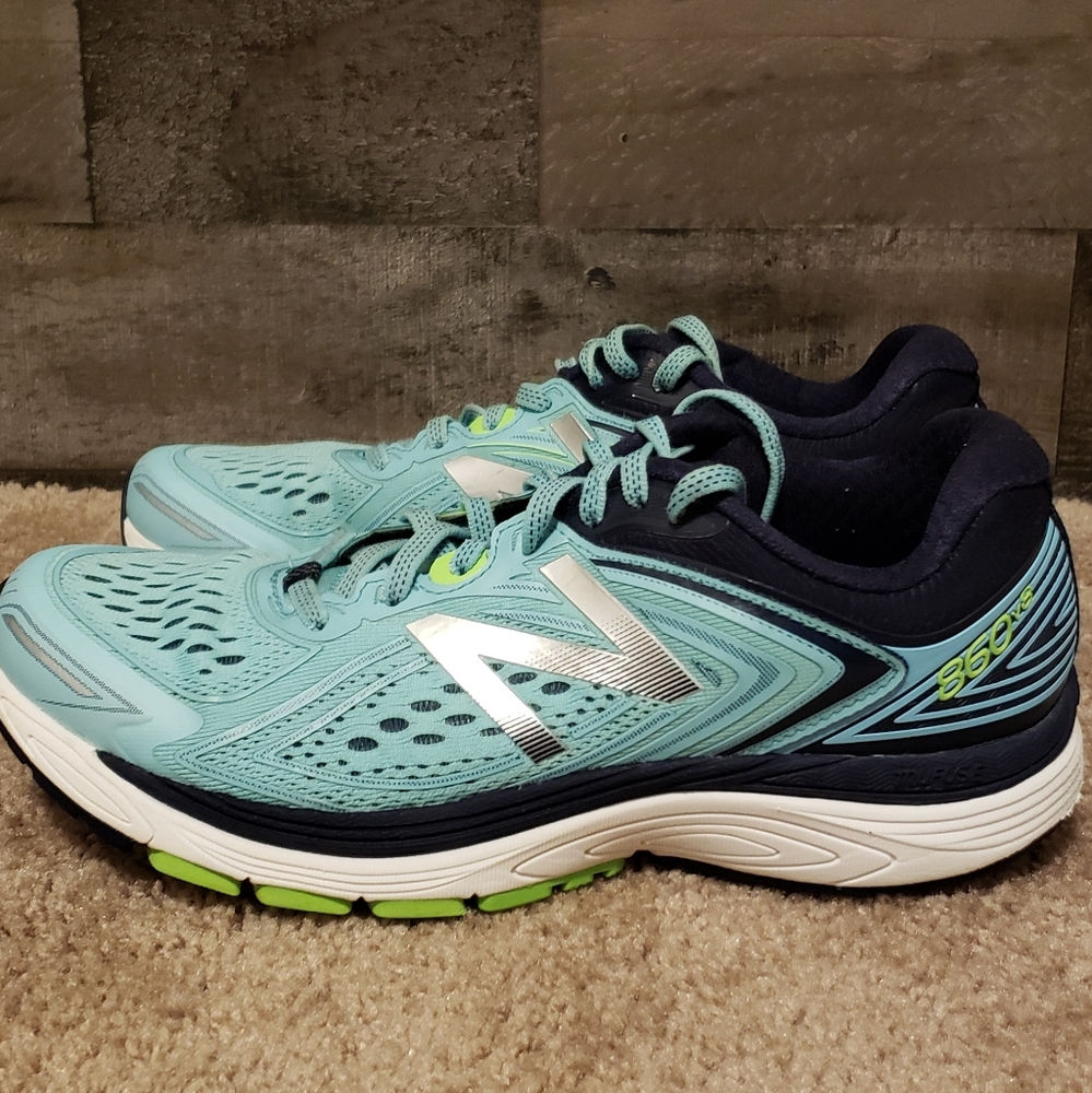 New Balance 860 V8 running shoes